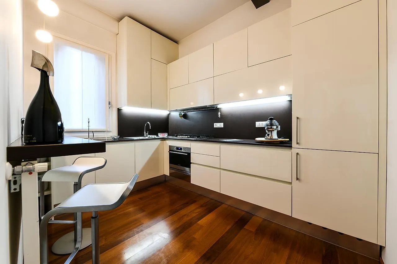 Frari Luxury Apartment Venice 0*,