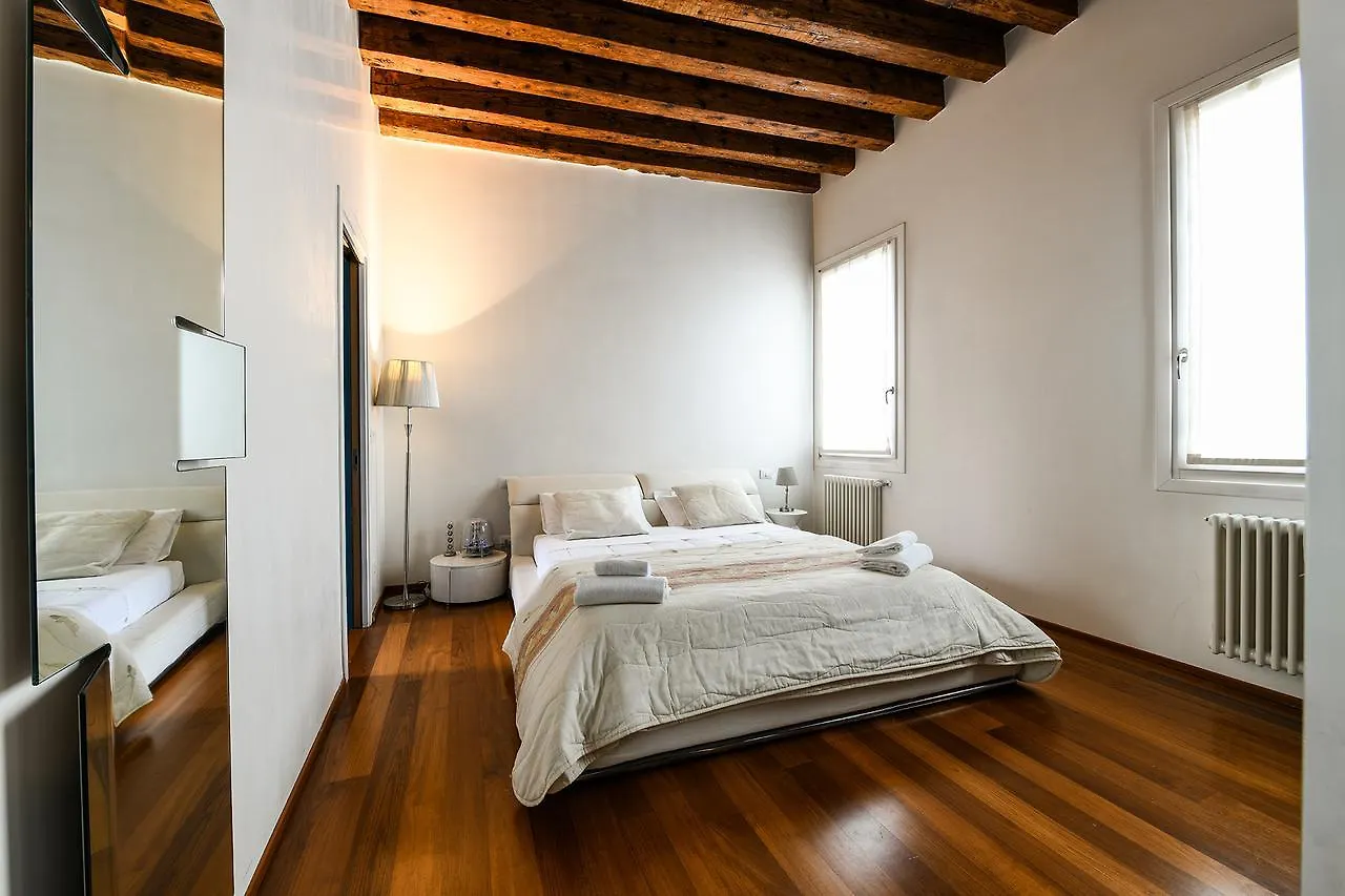 Frari Luxury Apartment Venice Italy