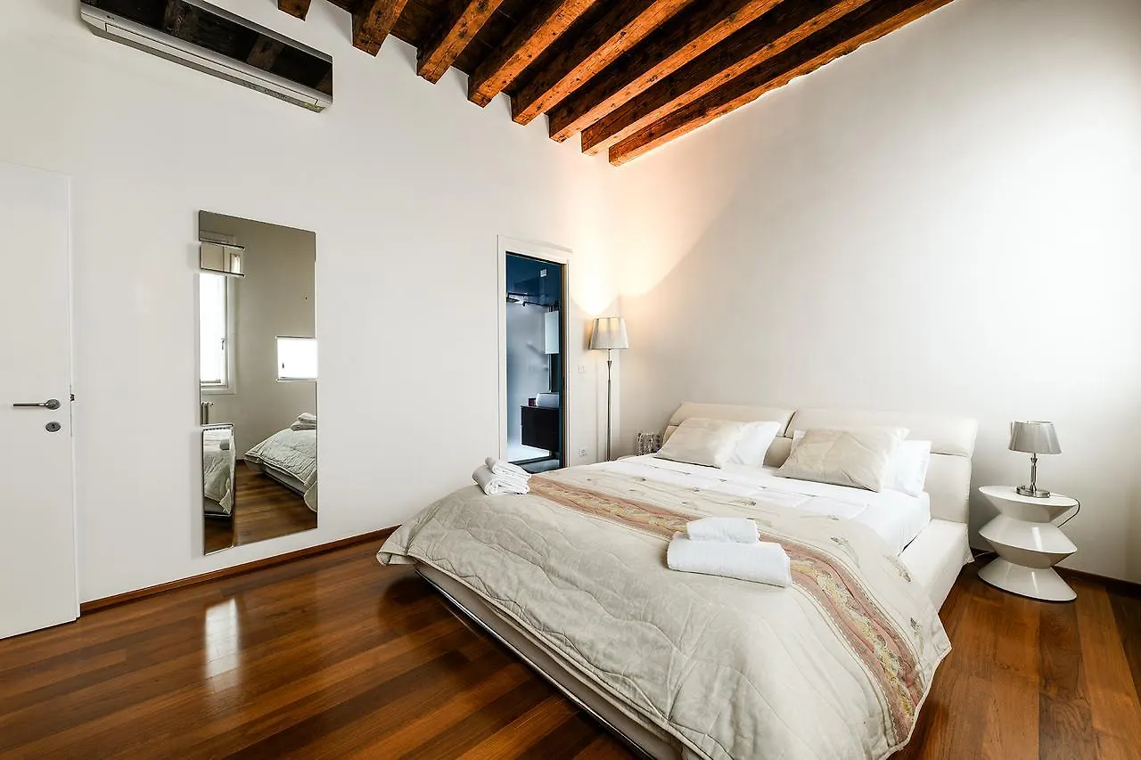 Frari Luxury Apartment Venice