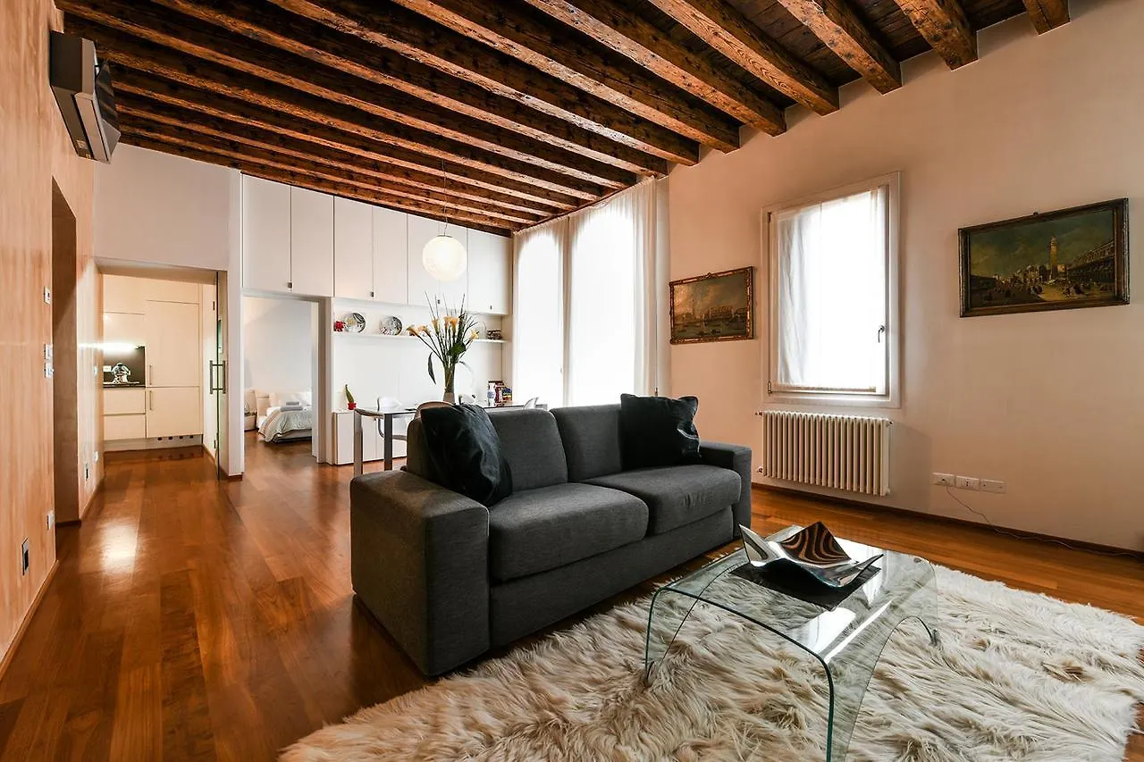 Frari Luxury Apartment Venice Italy